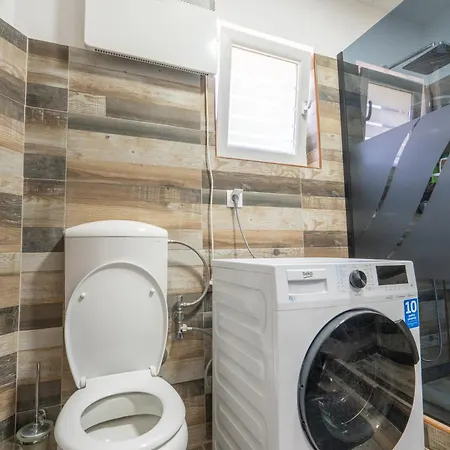 Aleks Lägenhetshotell 3*